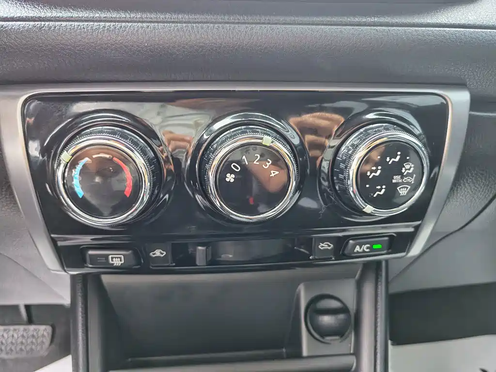 Toyota Yaris L 2023 — фото 18