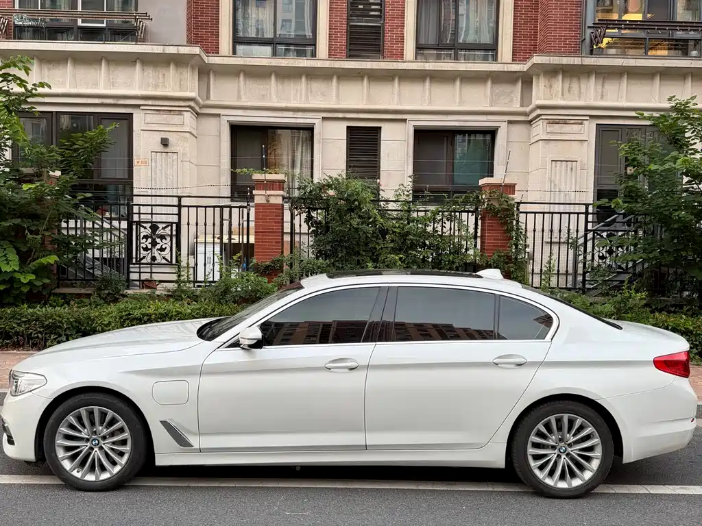 BMW 5 Series New Energy 2020 — фото 2