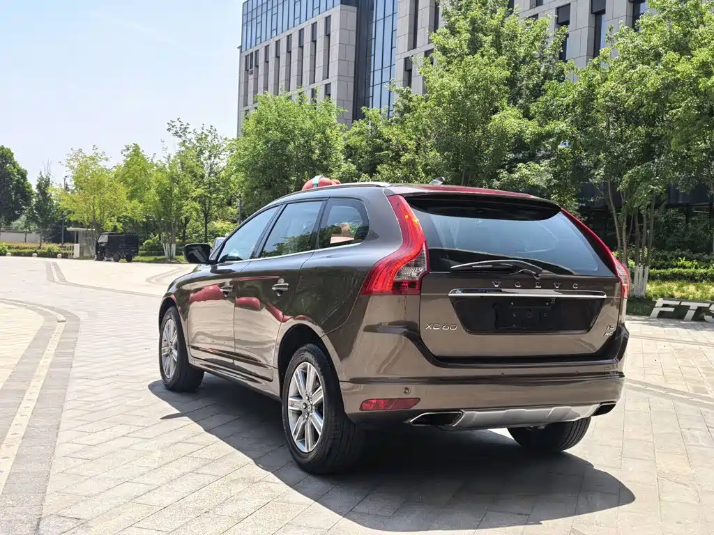 Volvo XC60 2017 — фото 15