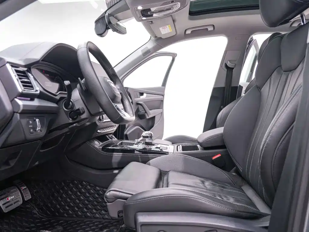Audi Q5L 2023 — фото 23