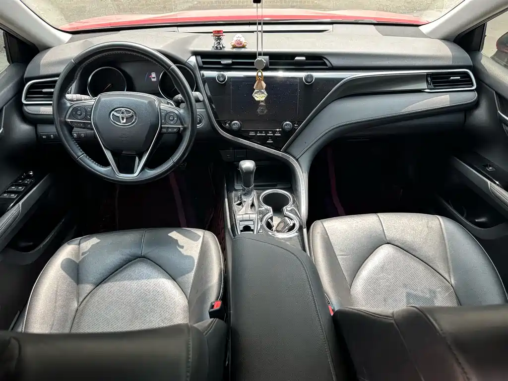 Toyota Camry 2019 — фото 7