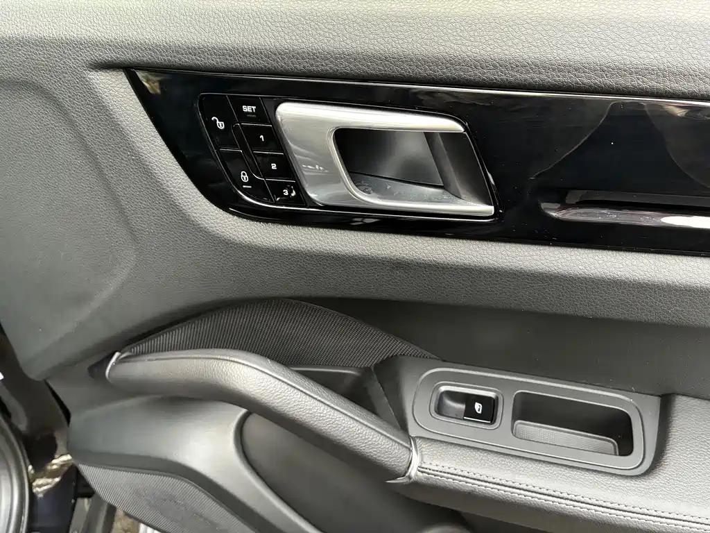 Porsche Cayenne 2018 — фото 18