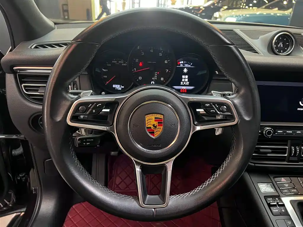 Porsche Macan 2020 — фото 15