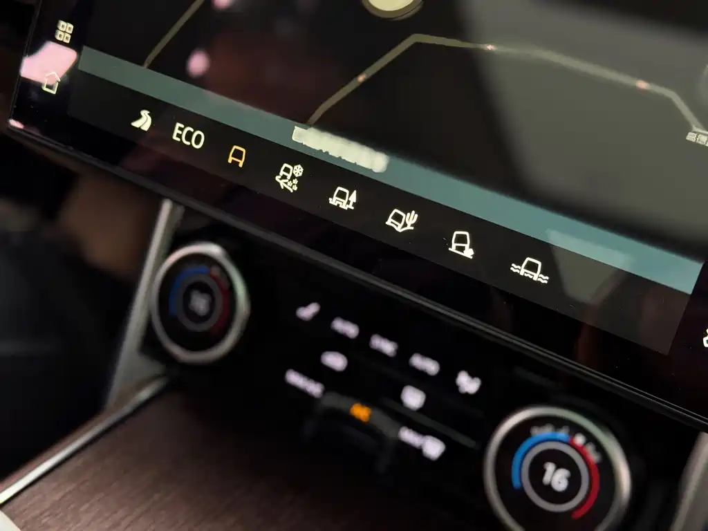 Land Rover Range Rover 2022 — фото 13