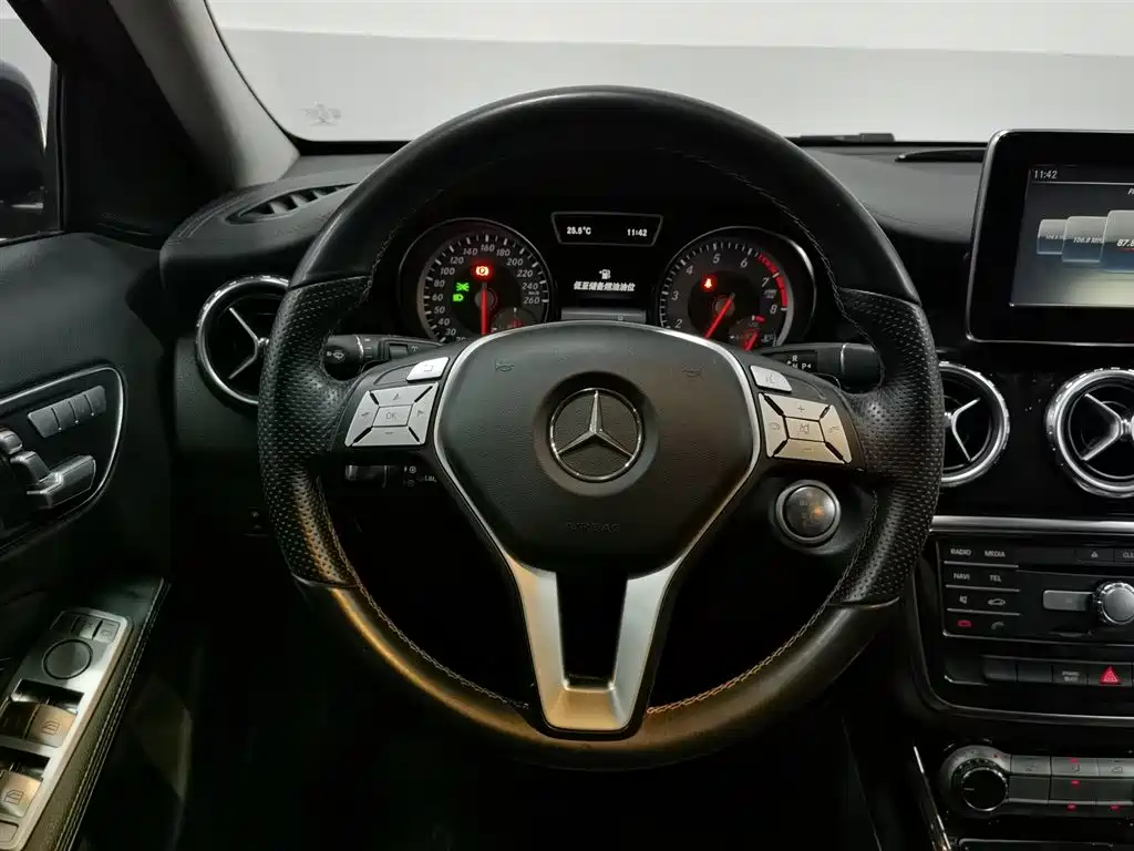Mercedes-Benz GLA 2016 — фото 11