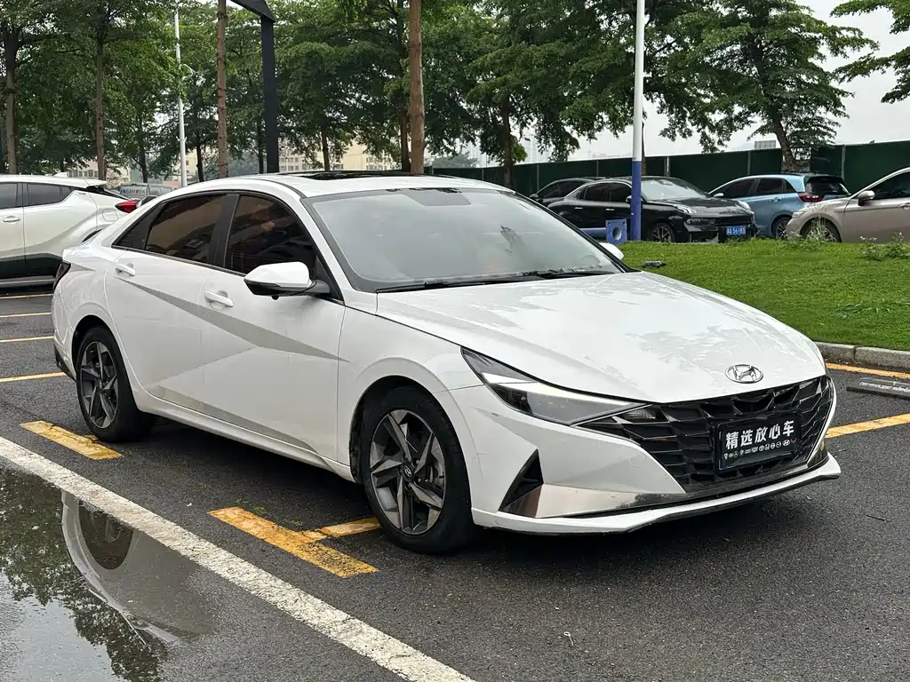 Hyundai Elantra 2023 — фото 3