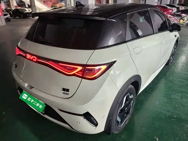 BYD Dolphin 2025