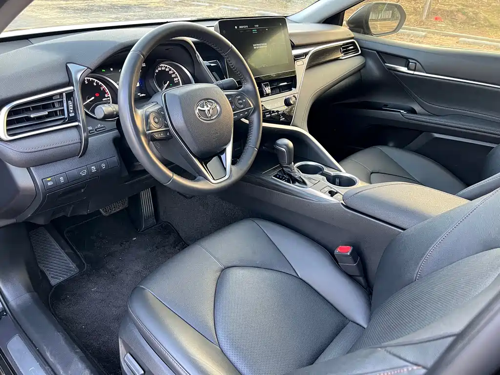 Toyota Camry 2023 — фото 11