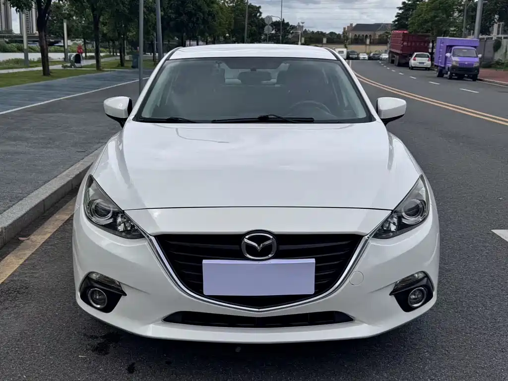 Mazda 3 Axela 2015