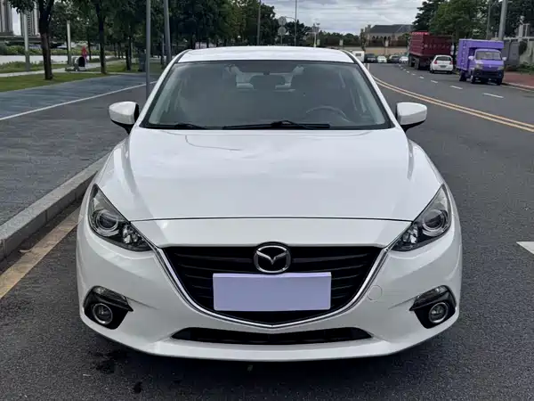 Mazda 3 Axela 2015