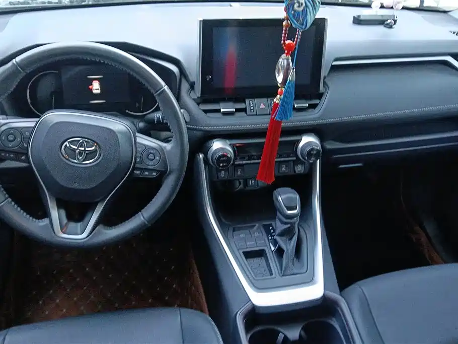 Toyota RAV4 2021 — фото 12