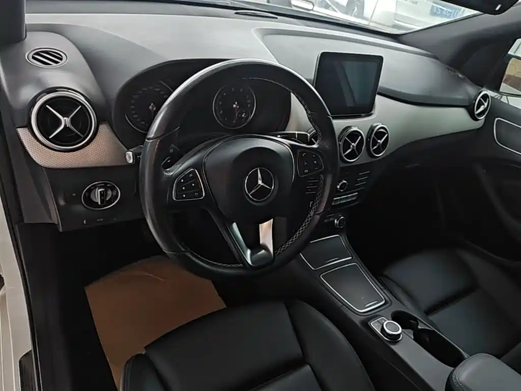 Mercedes-Benz B-Class 2017 — фото 10