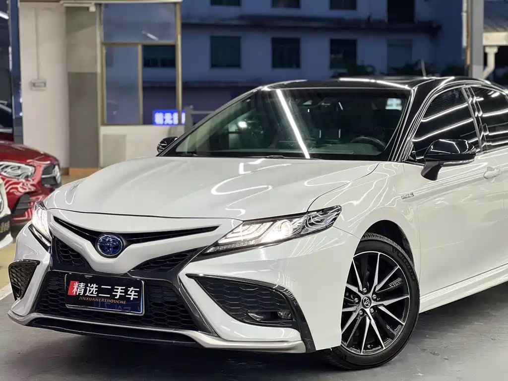 Toyota Camry 2021 — фото 2