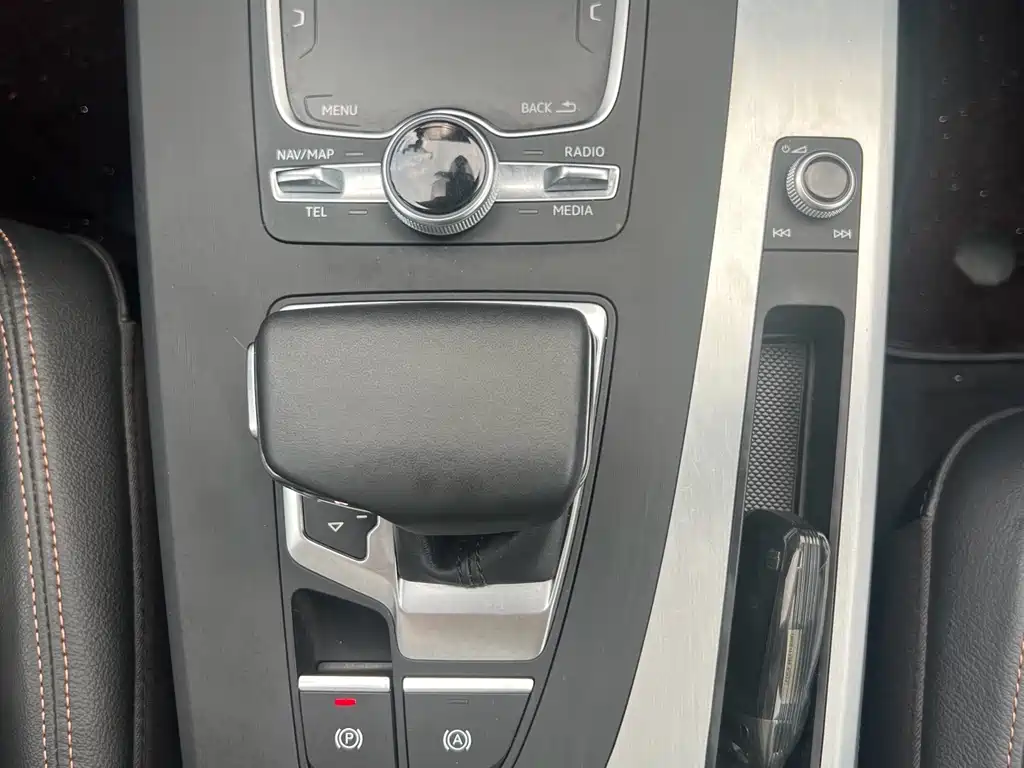 Audi Q5L 2019 — фото 15