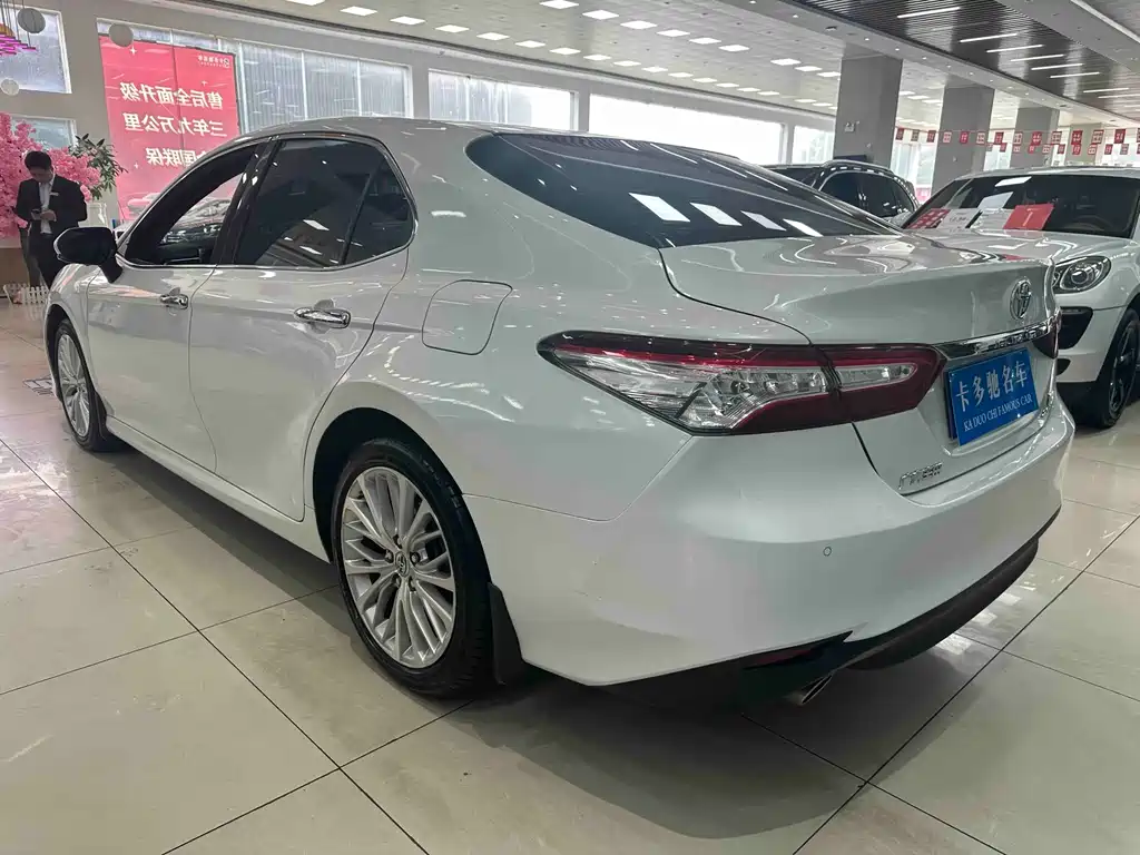 Toyota Camry 2019 — фото 13