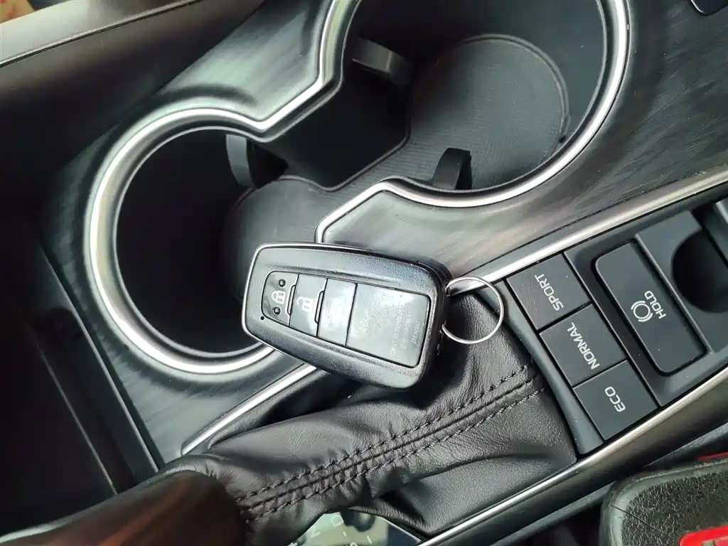 Toyota Camry 2021 — фото 12