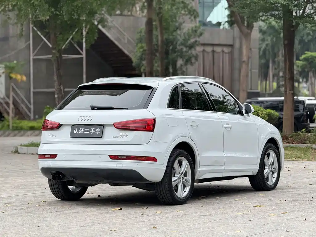 Audi Q3 2016 — фото 19