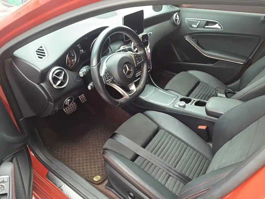 Mercedes-Benz A-Class 2017 — фото 16