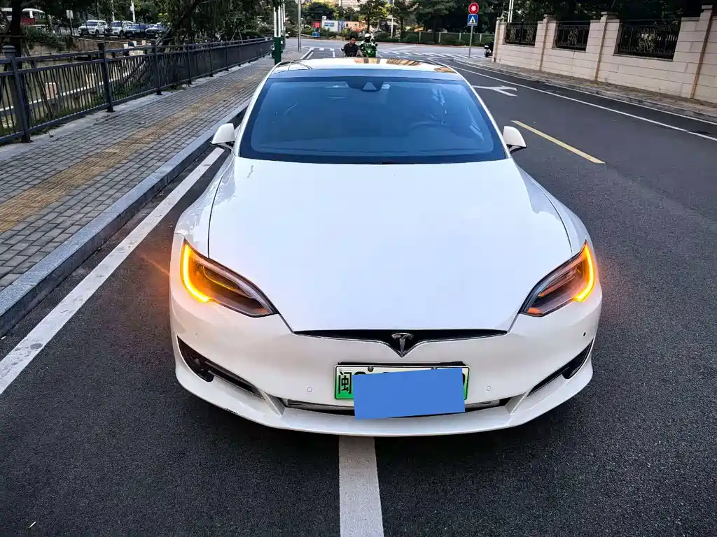 Tesla Model S 2017 — фото 2
