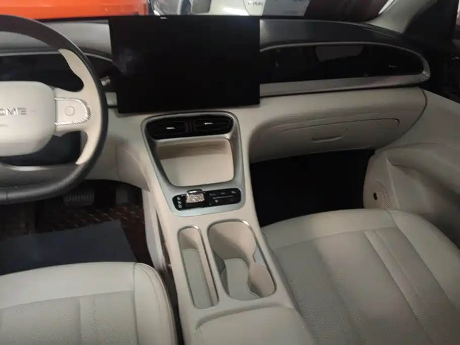 Geely Galaxy Starwish 2025 — фото 13
