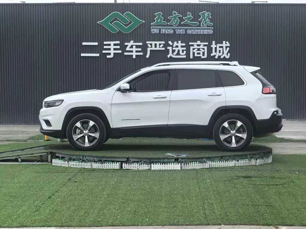 Jeep Cherokee 2020 — фото 20