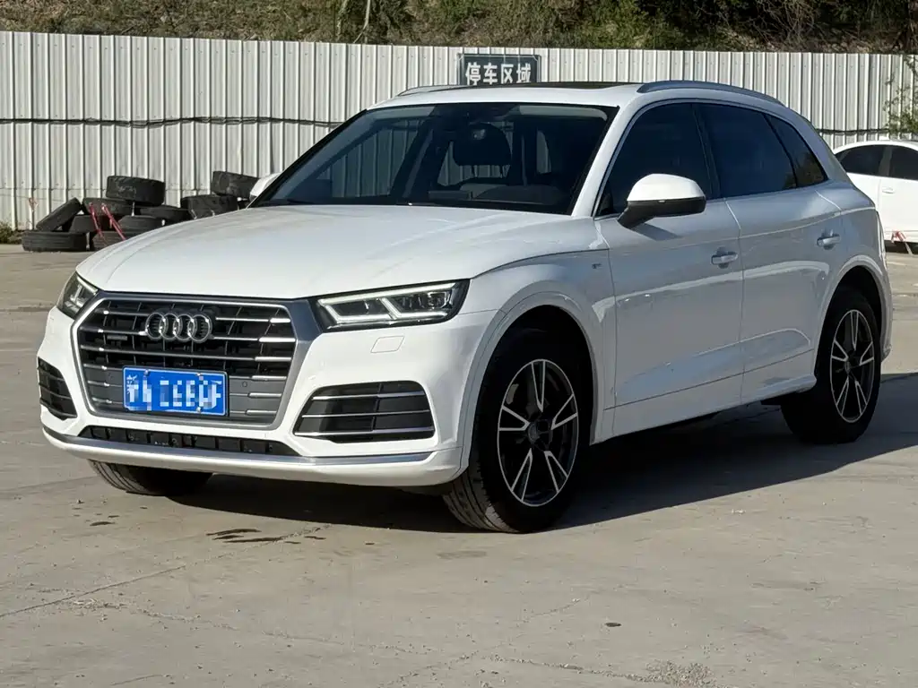 Audi Q5L 2021 — фото 1