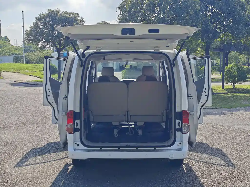 Nissan NV200 2018 — фото 12