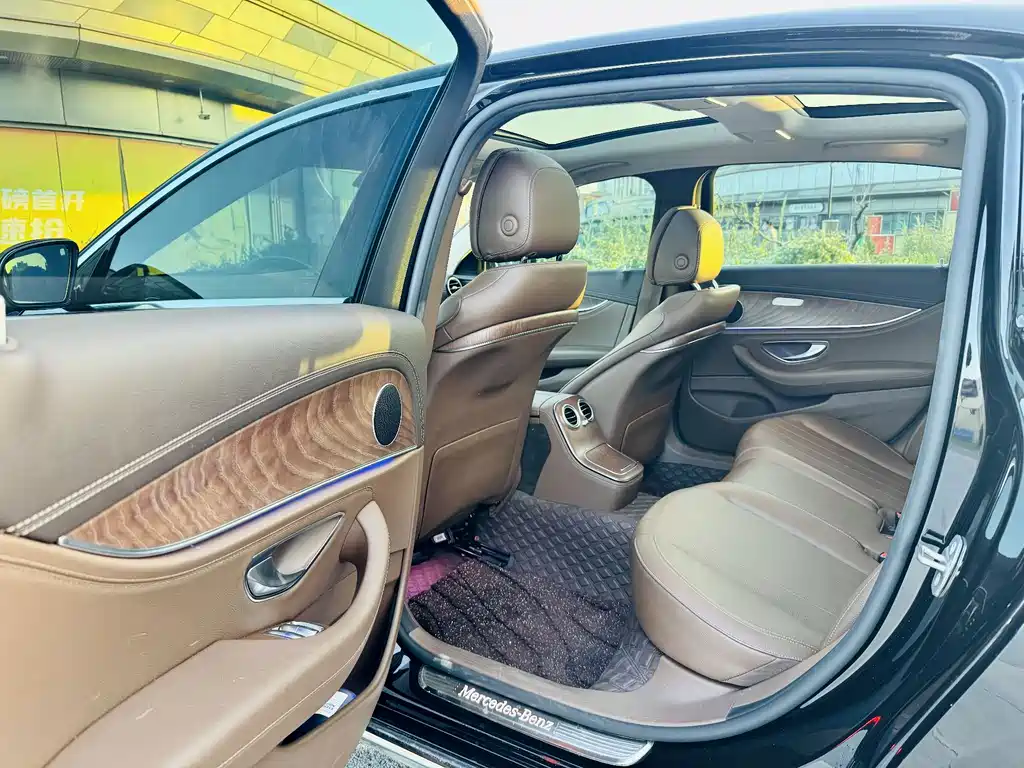 Mercedes-Benz E-Class 2022 — фото 10