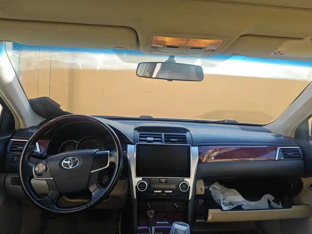 Toyota Camry 2014 — фото 13