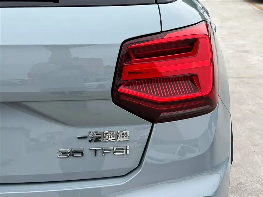 Audi Q2L 2023 — фото 9