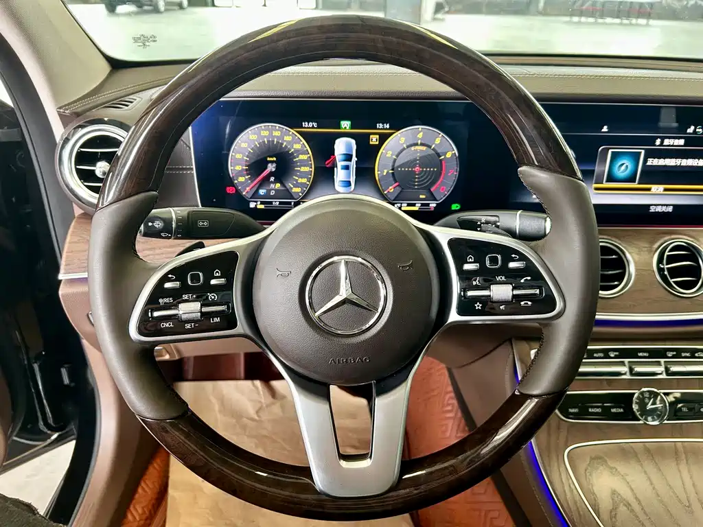 Mercedes-Benz E-Class 2019 — фото 16