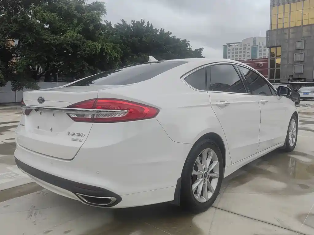 Ford Mondeo 2017 — фото 10