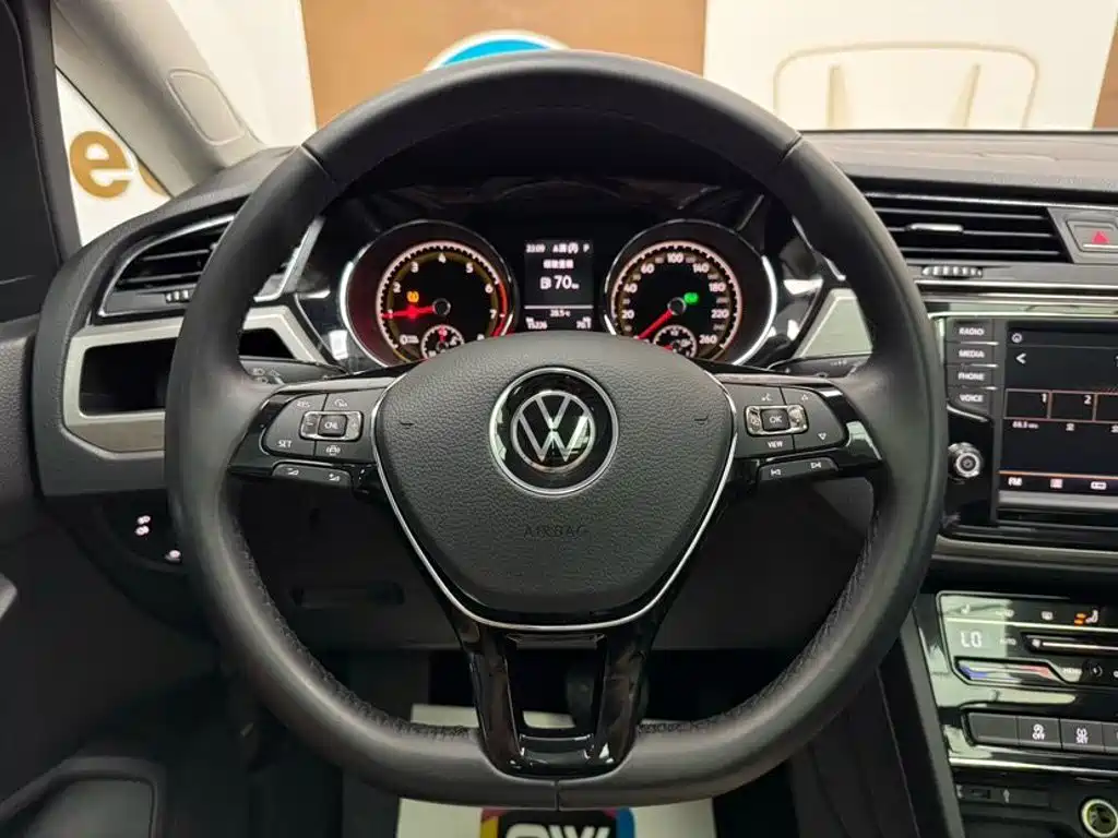 Volkswagen Touran 2022 — фото 11