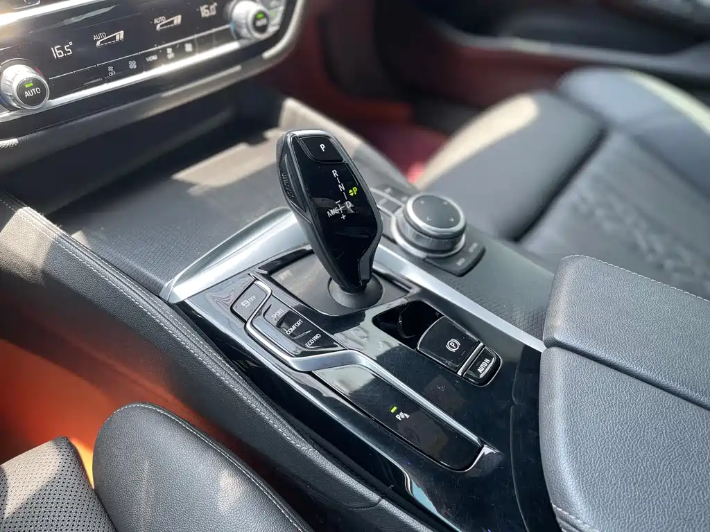 BMW 5 Series 2023 — фото 17