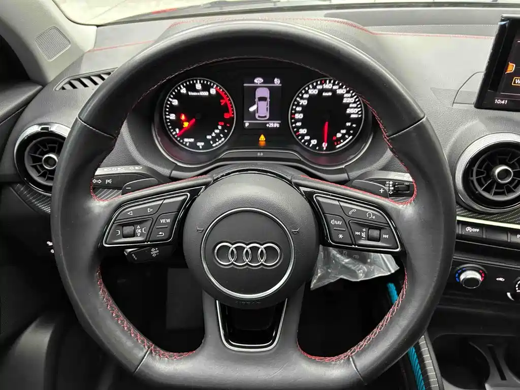 Audi Q2L 2022 — фото 4