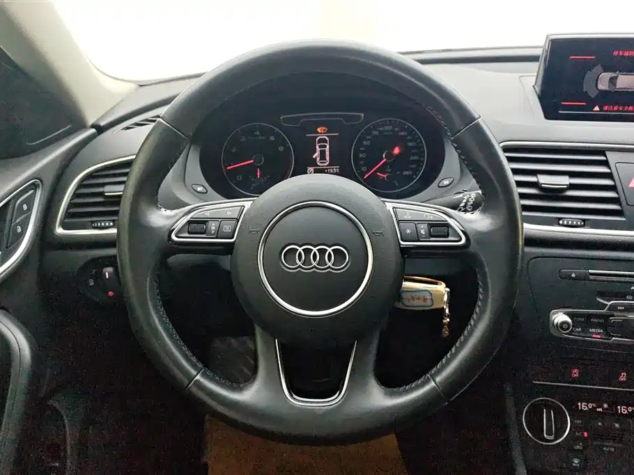 Audi Q3 2018 — фото 15