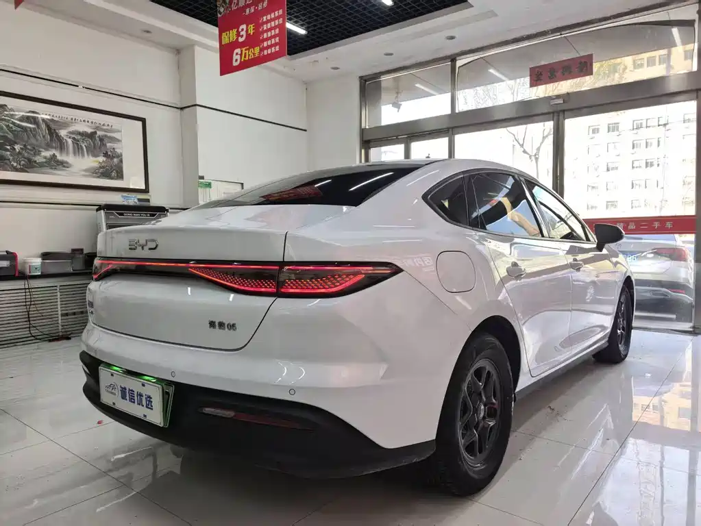 BYD Seal 05 DM-i 2025 — фото 13