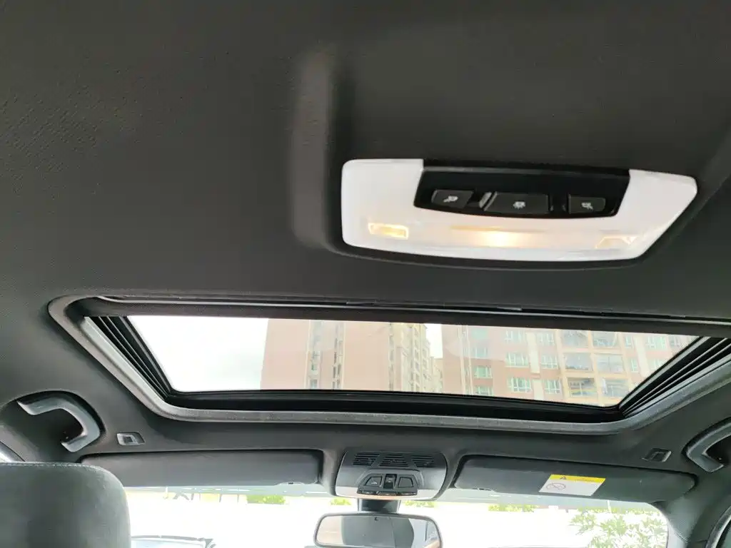 BMW 3 Series 2018 — фото 18