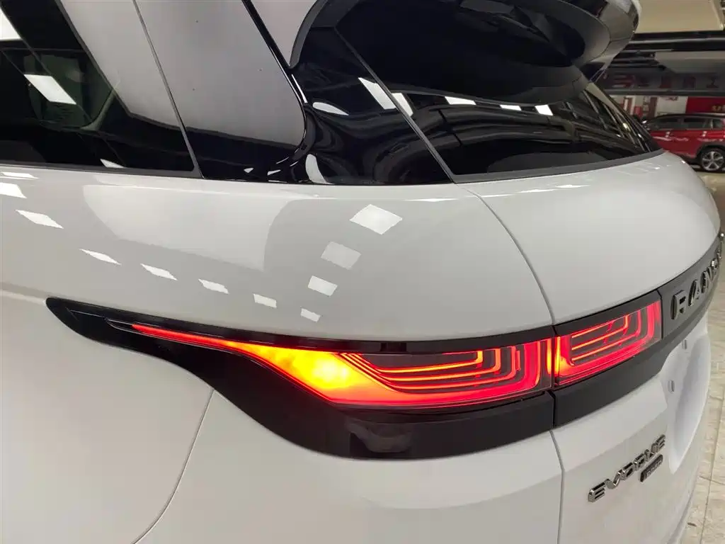 Land Rover Evoque 2023 — фото 21