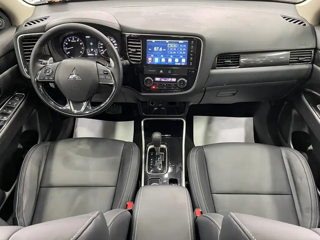 Mitsubishi Outlander 2019 — фото 12