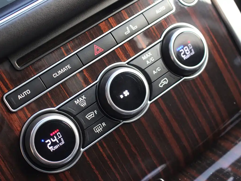 Land Rover Range Rover 2018 — фото 16