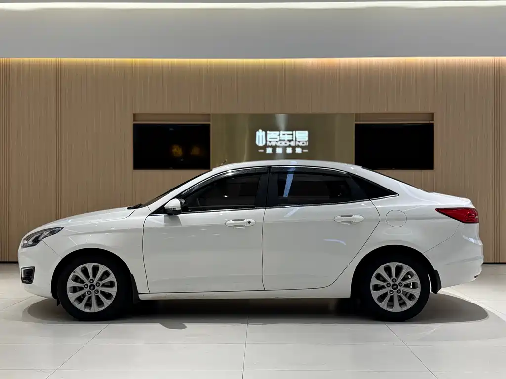 Ford Escort 2015 — фото 3