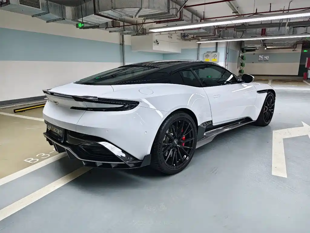 Aston Martin DB11 2018 — фото 5
