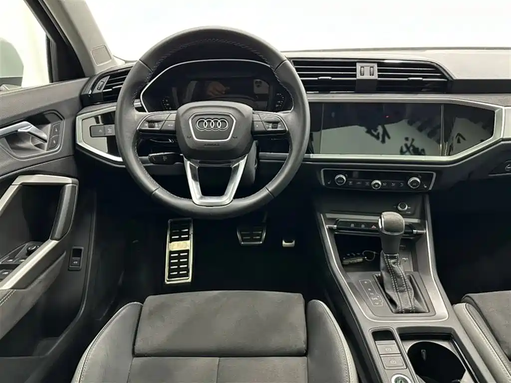 Audi Q3 2023 — фото 10