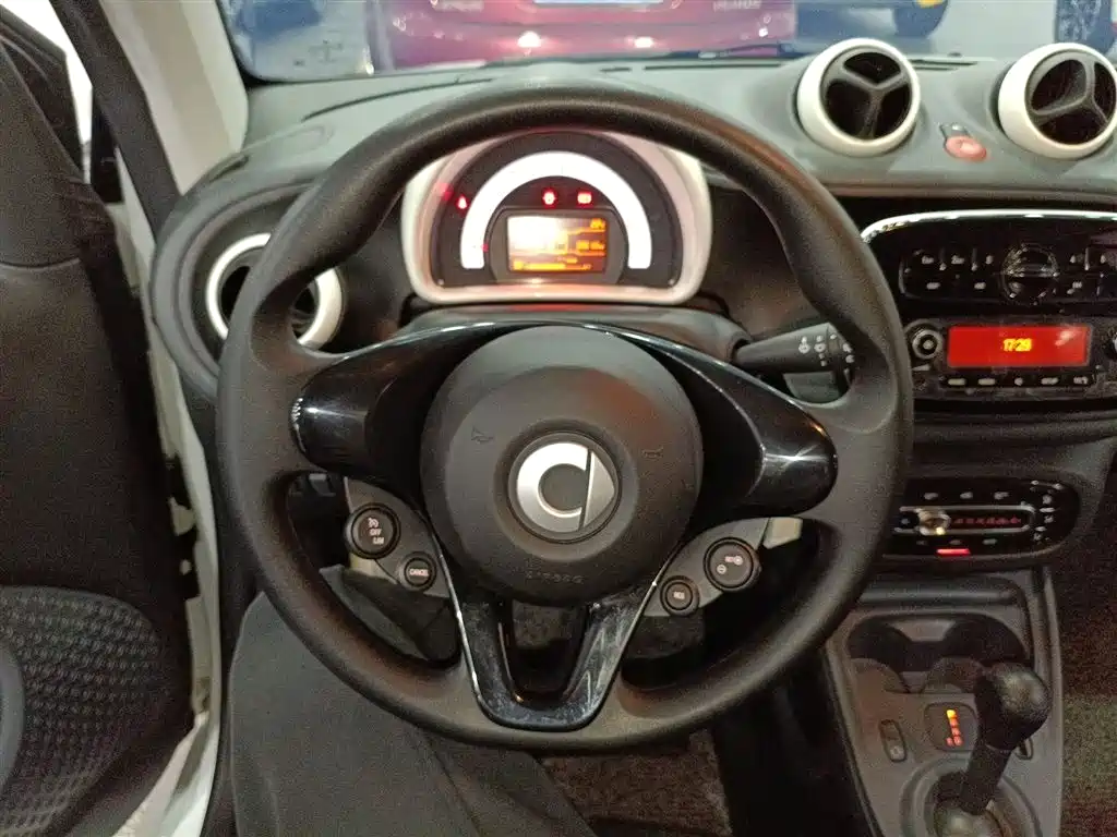 smart Fortwo 2018 — фото 11