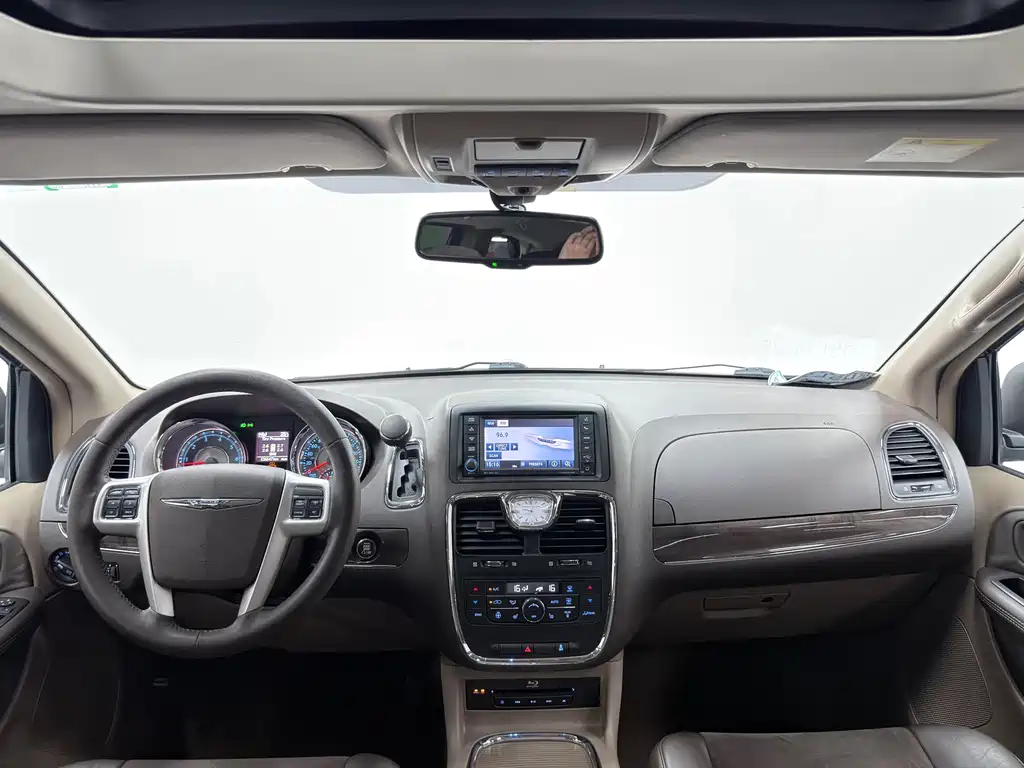 Chrysler Grand Voyager 2018 — фото 12