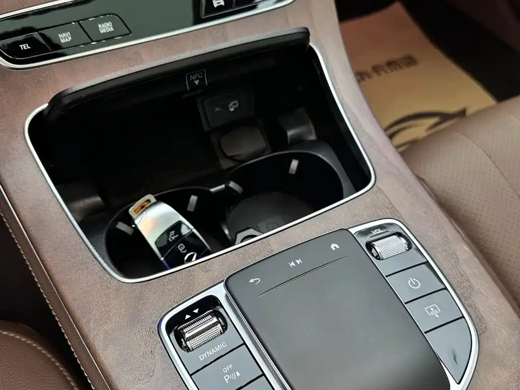 Mercedes-Benz E-Class 2023 — фото 19