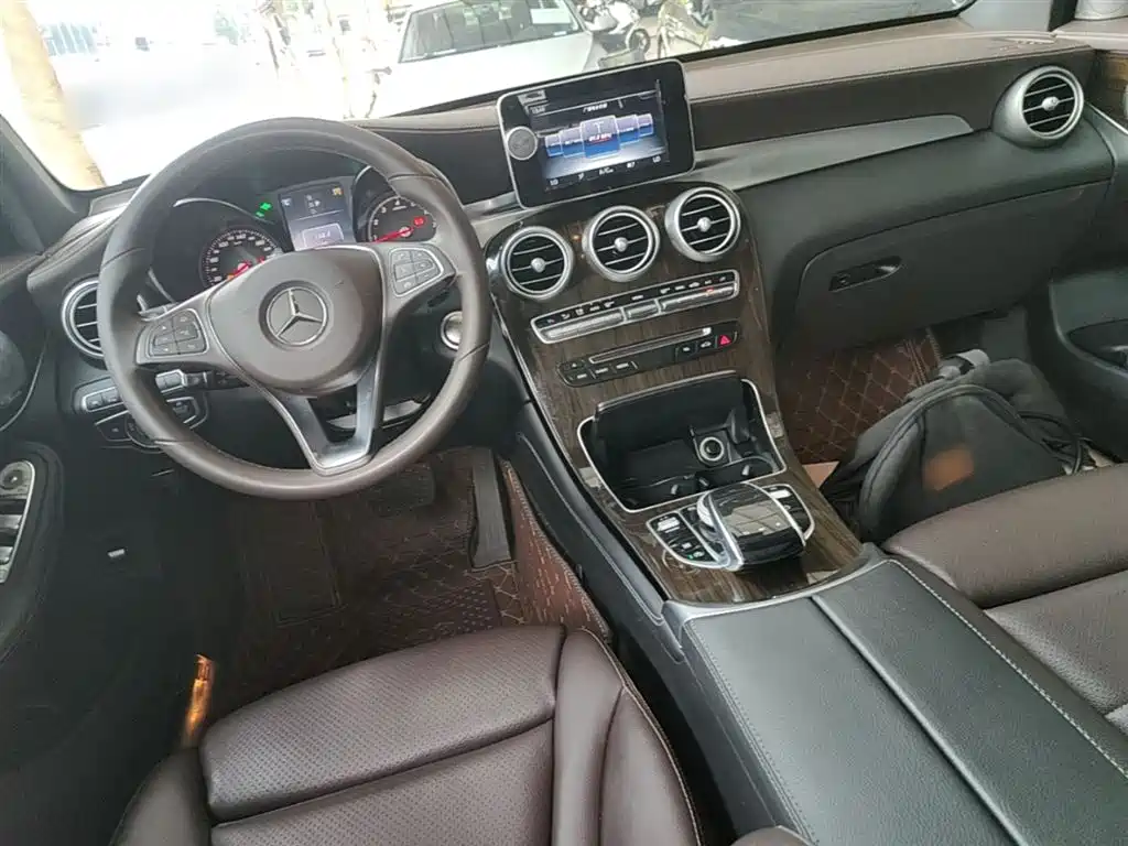 Mercedes-Benz GLC 2017 — фото 10