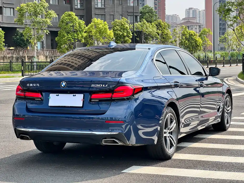 BMW 5 Series 2021 — фото 12