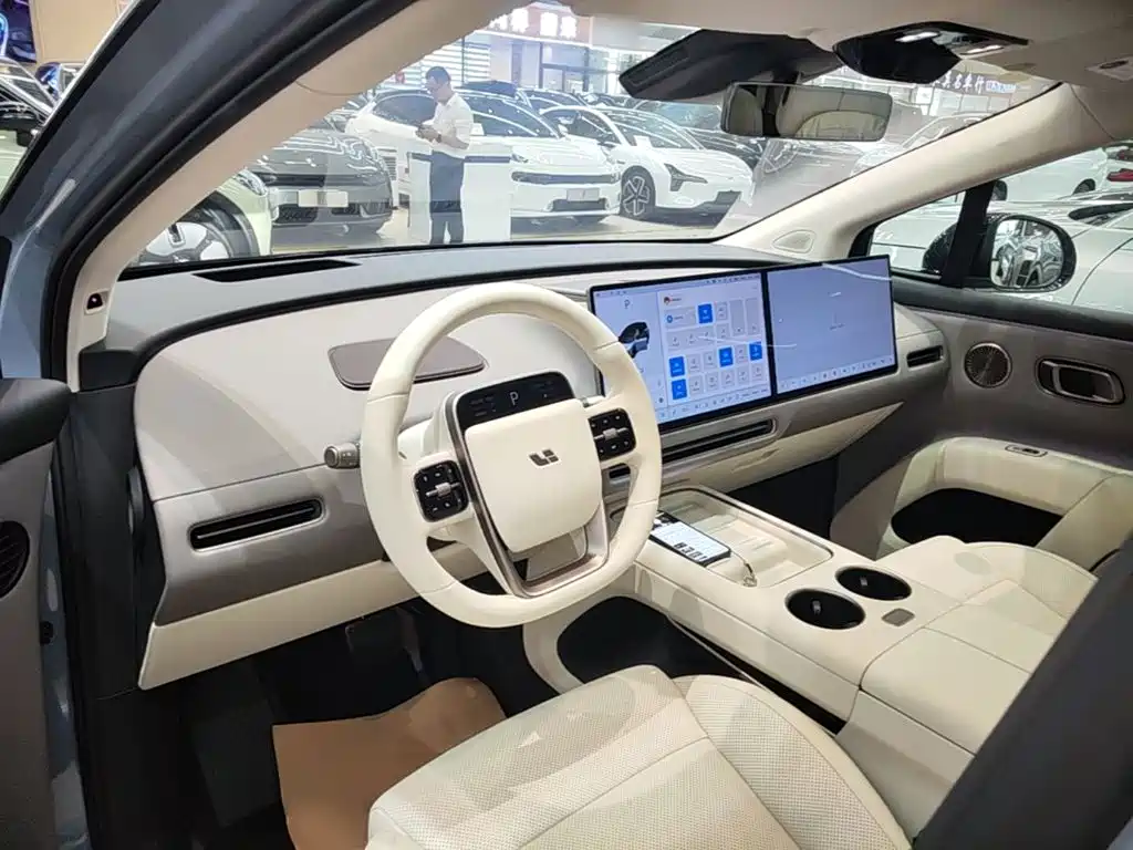 Li Auto i8 2025